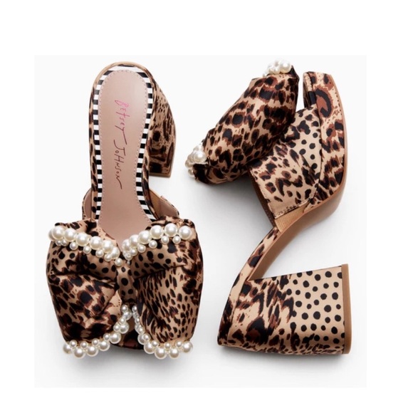 NWT ⚜️🤎⚜️ Betsey Johnson MACCIE Leopard Print Platform Block Heels - Picture 1 of 8